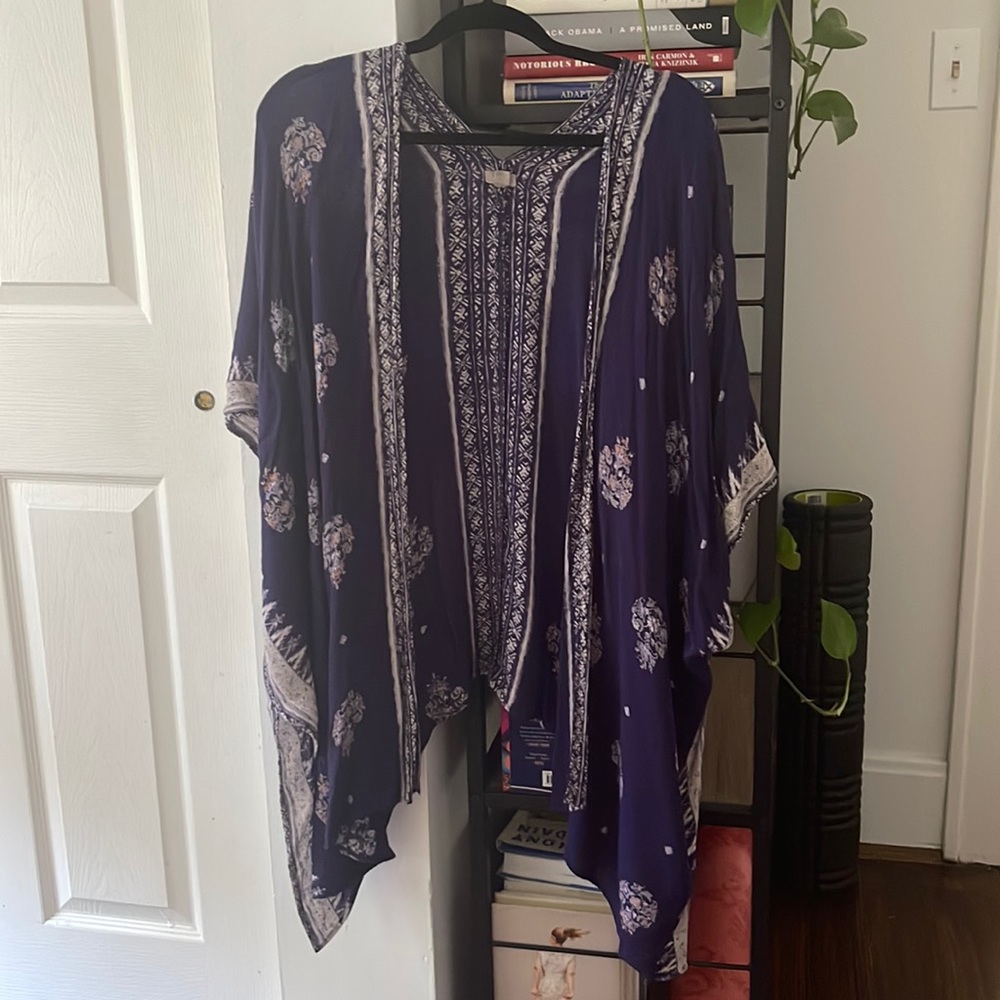 Urban Outfitters blue floral kimono by ecoté